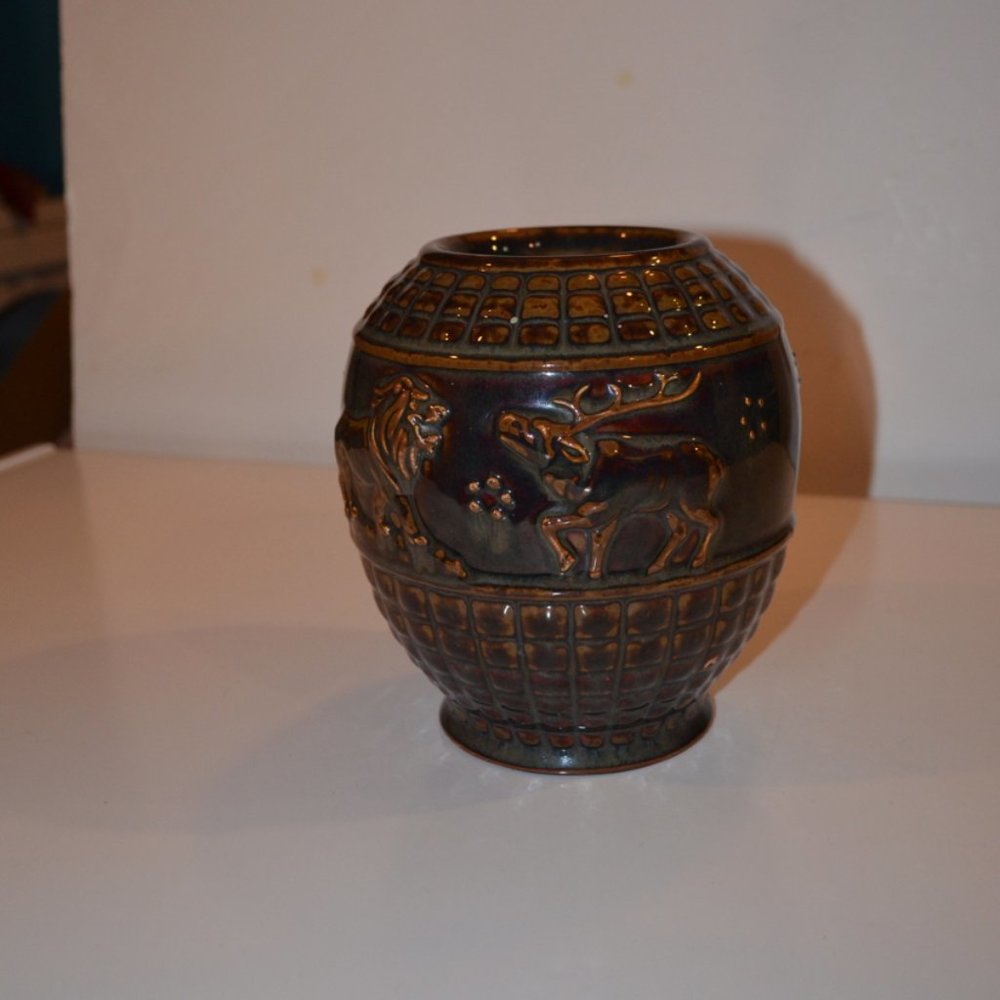 Clay Pot Ceramic Texture Patterned Lions and Elks Brown Height approx. 6.5'